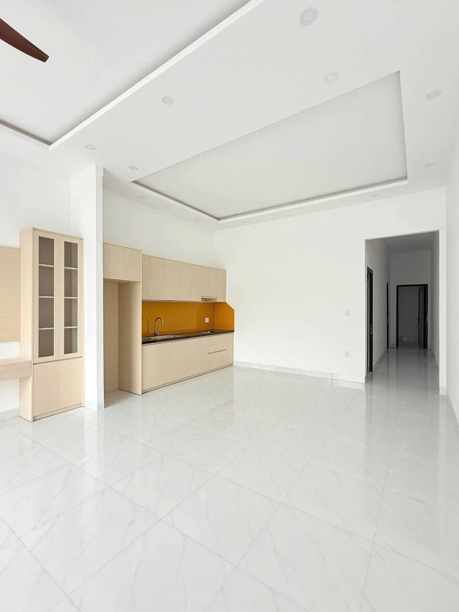 Bán nhà mặt tiền đường Triệu Quang Phục 4,9x23m, 2 phòng ngủ, giá 2,35 tỷ - Ảnh thu nhỏ 4