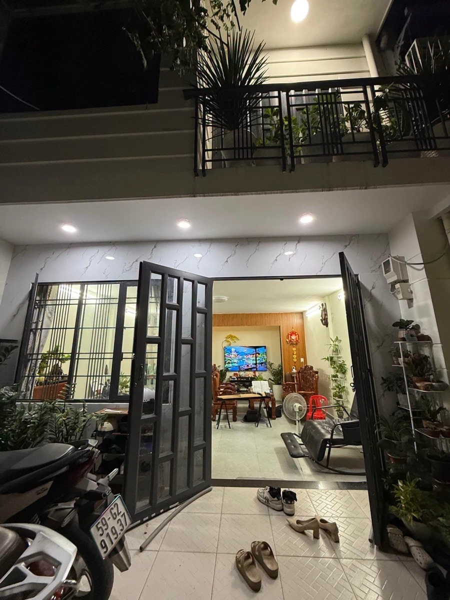 Bán nhà 1 trệt 1 lầu 90m2, 4 phòng ngủ, nở hậu, gần bệnh viện Hồng Đức, Gò Vấp - Ảnh thu nhỏ 2