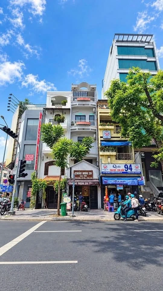 Bán shophouse mặt tiền Đinh Tiên Hoàng 65,6m2, Quận 1 - Ảnh 1
