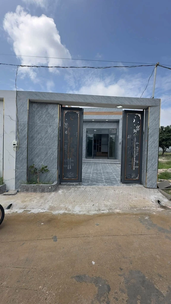 Bán nhà 5x30m (150m²) 2 phòng ngủ tại Long Mỹ, giáp Phước Hưng, Long Hải giá 1,35 tỷ - Ảnh 1