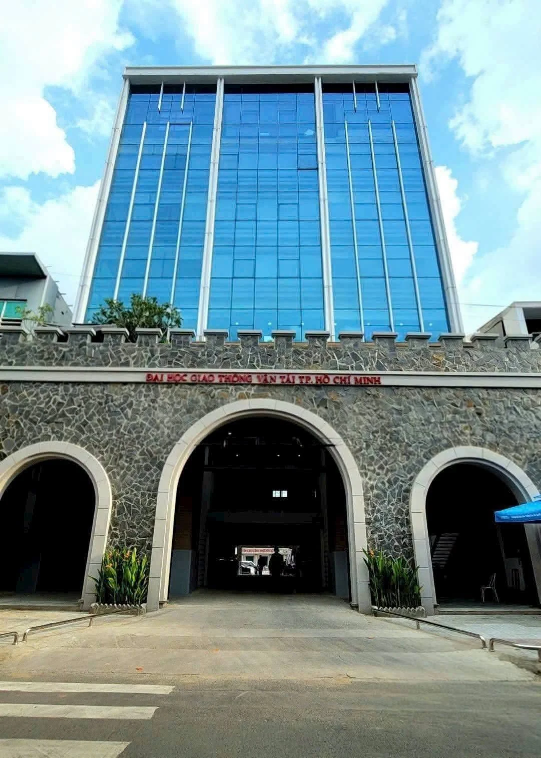 Bán nhà 2 tầng hẻm 6m Nguyễn Văn Thương, 76m², 4PN, gần Ga Metro Tân Cảng, Bình Thạnh - Ảnh 1