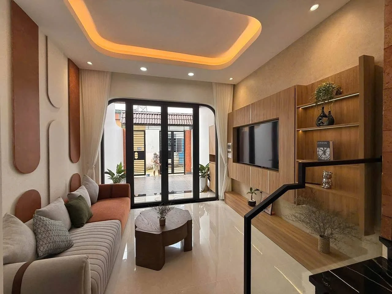 Bán nhà 1 trệt 1 lầu full nội thất 70m2 hẻm 175 Y Moan, Tân Lợi, Buôn Ma Thuột - Ảnh 1