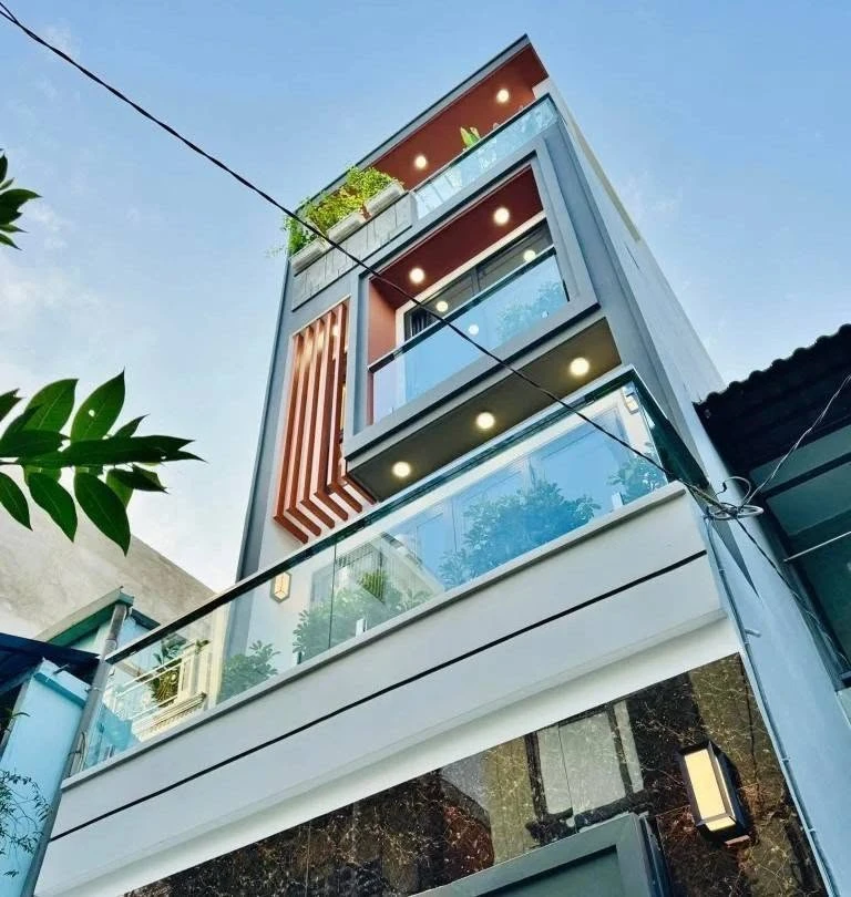 Bán nhà 4 tầng mặt tiền Lê Lợi 180m2, trung tâm TP - Ảnh thu nhỏ 2