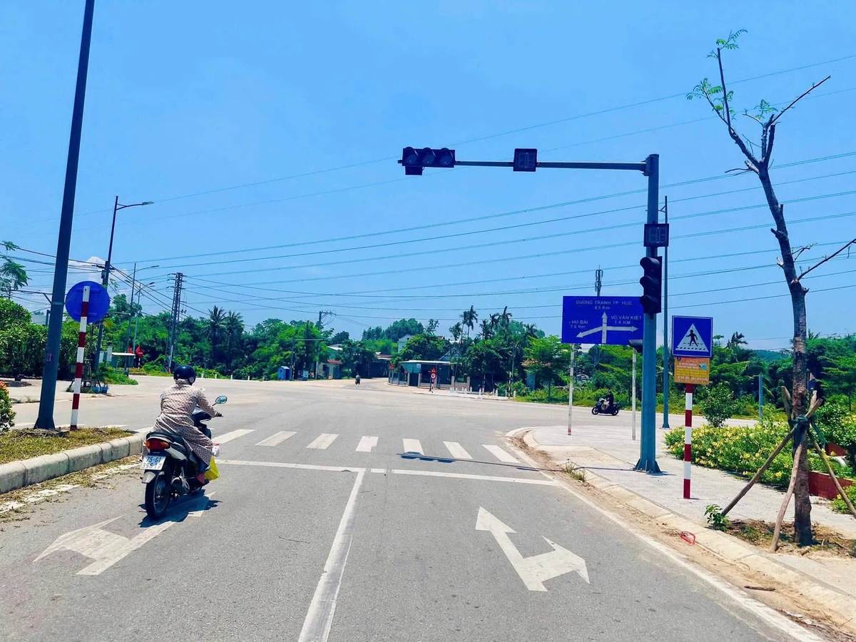 Bán đất mặt tiền Phùng Quán Huế 100m² sổ riêng - Ảnh thu nhỏ 2
