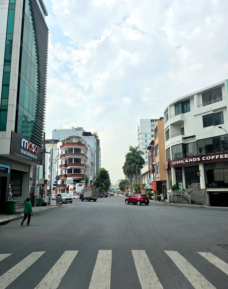Bán nhà mặt tiền Hoàng Sa, P.4 Tân Bình, 76m², 5 tầng 5PN - Ảnh 1