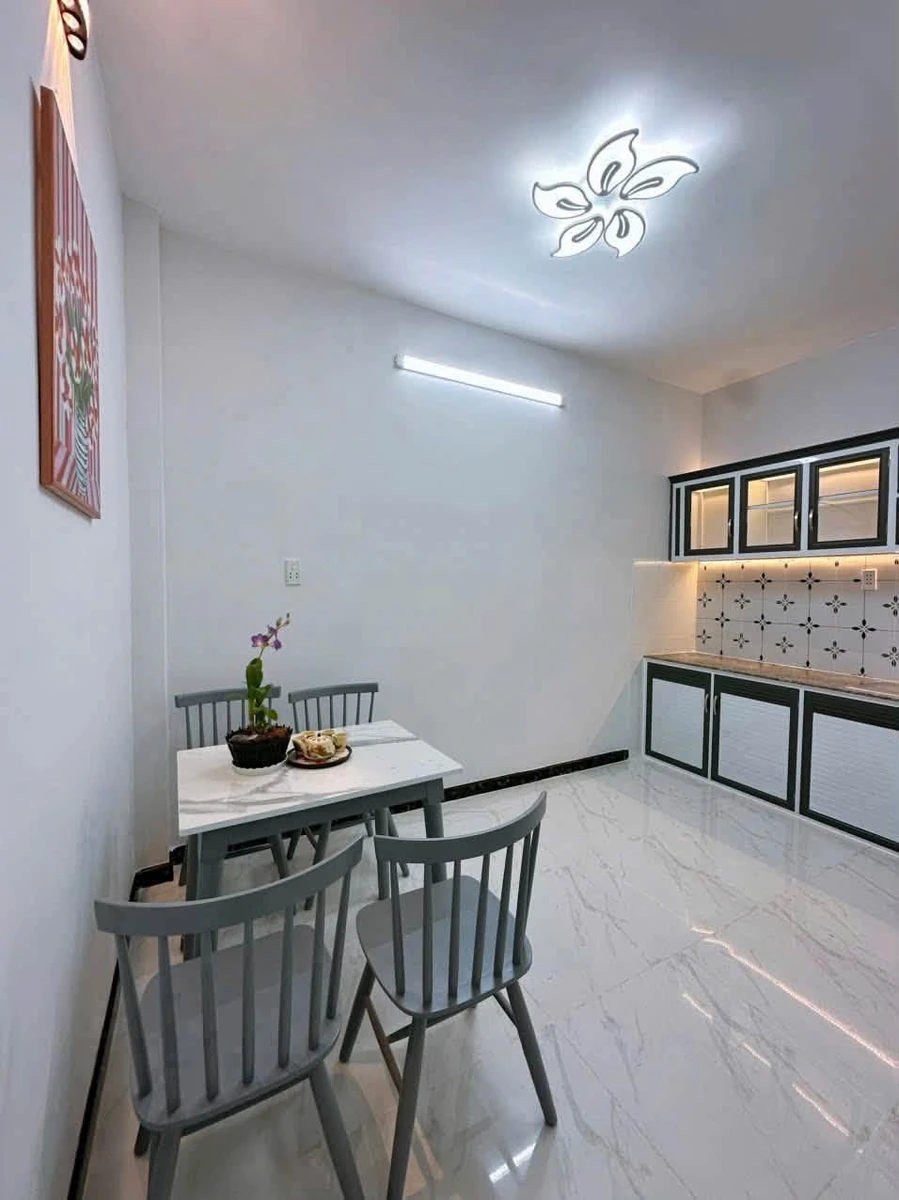 Bán nhà 1 trệt 1 lầu 36m2, 2PN 2WC, nội thất đầy đủ gần chợ Cần Giuộc - Ảnh thu nhỏ 3