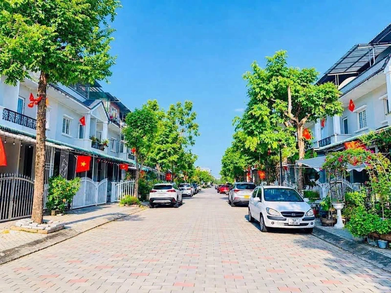Bán nhà 3 tầng 3PN 54m2 mặt đường 6m Đằng Hải azura