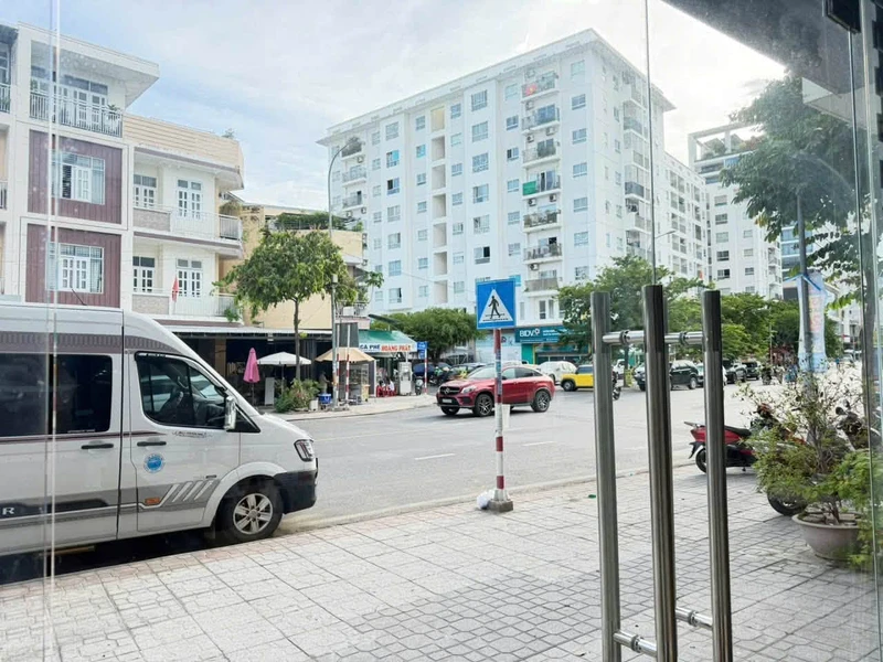 Bán tòa nhà 5 tầng 3 mặt tiền 200m² Nha Trang 12,8 tỷ