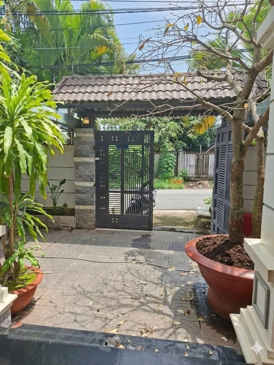 Bán nhà mái Thái 1 trệt 1 lầu 200m², 4 phòng ngủ, Long Toàn, TP Bà Rịa - Ảnh 1
