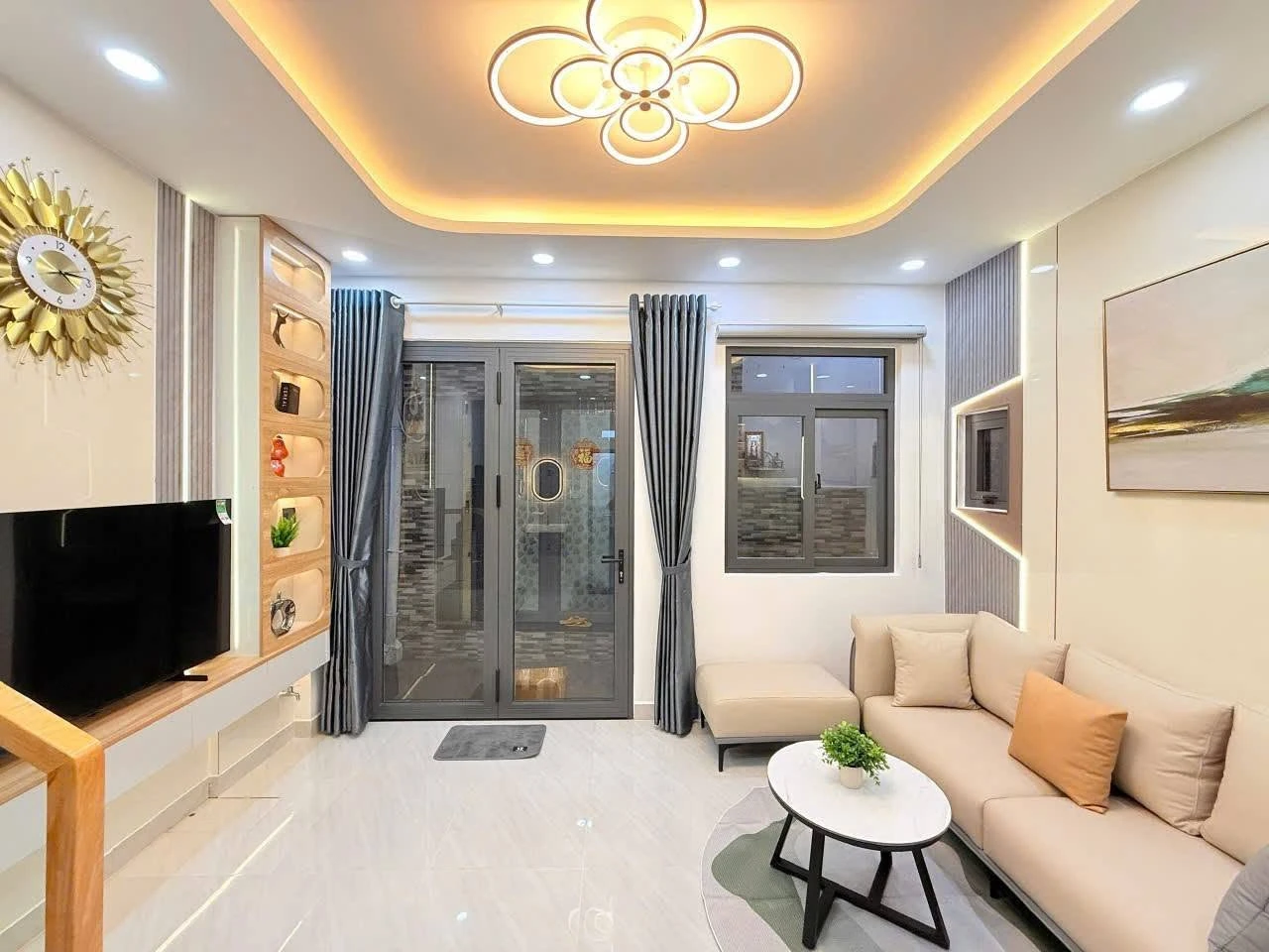 Bán nhà 2 tầng full nội thất đường Trần Khắc Chân, Quận 1, giá 3,999 tỷ - Ảnh 1