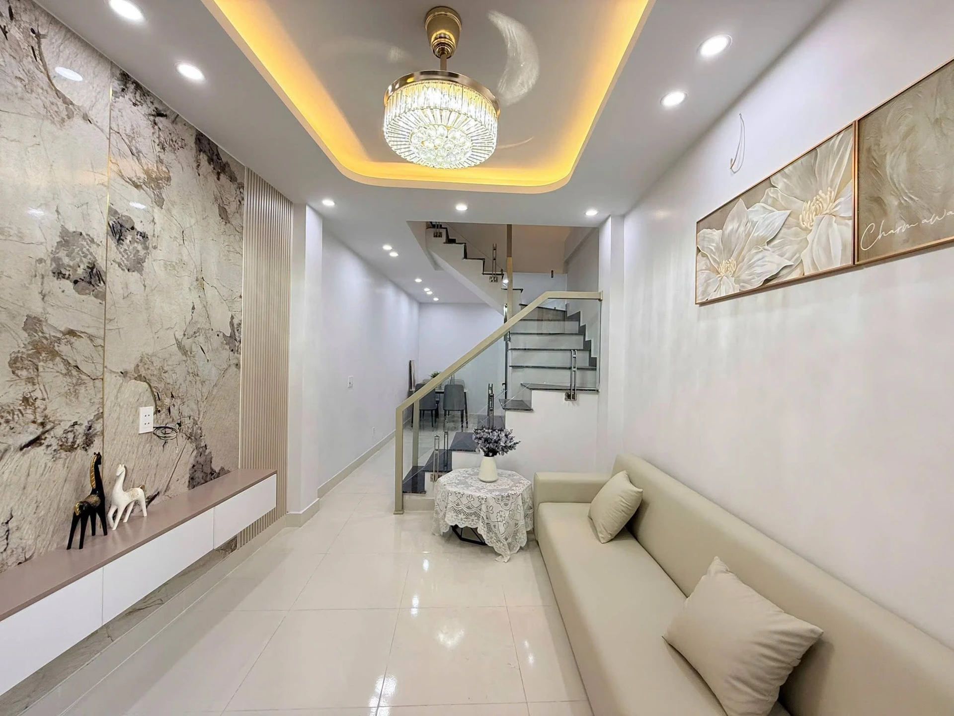 Bán nhà 3 tầng phố Hồ Sen 90m² 2 tỷ 580 triệu - Ảnh 1