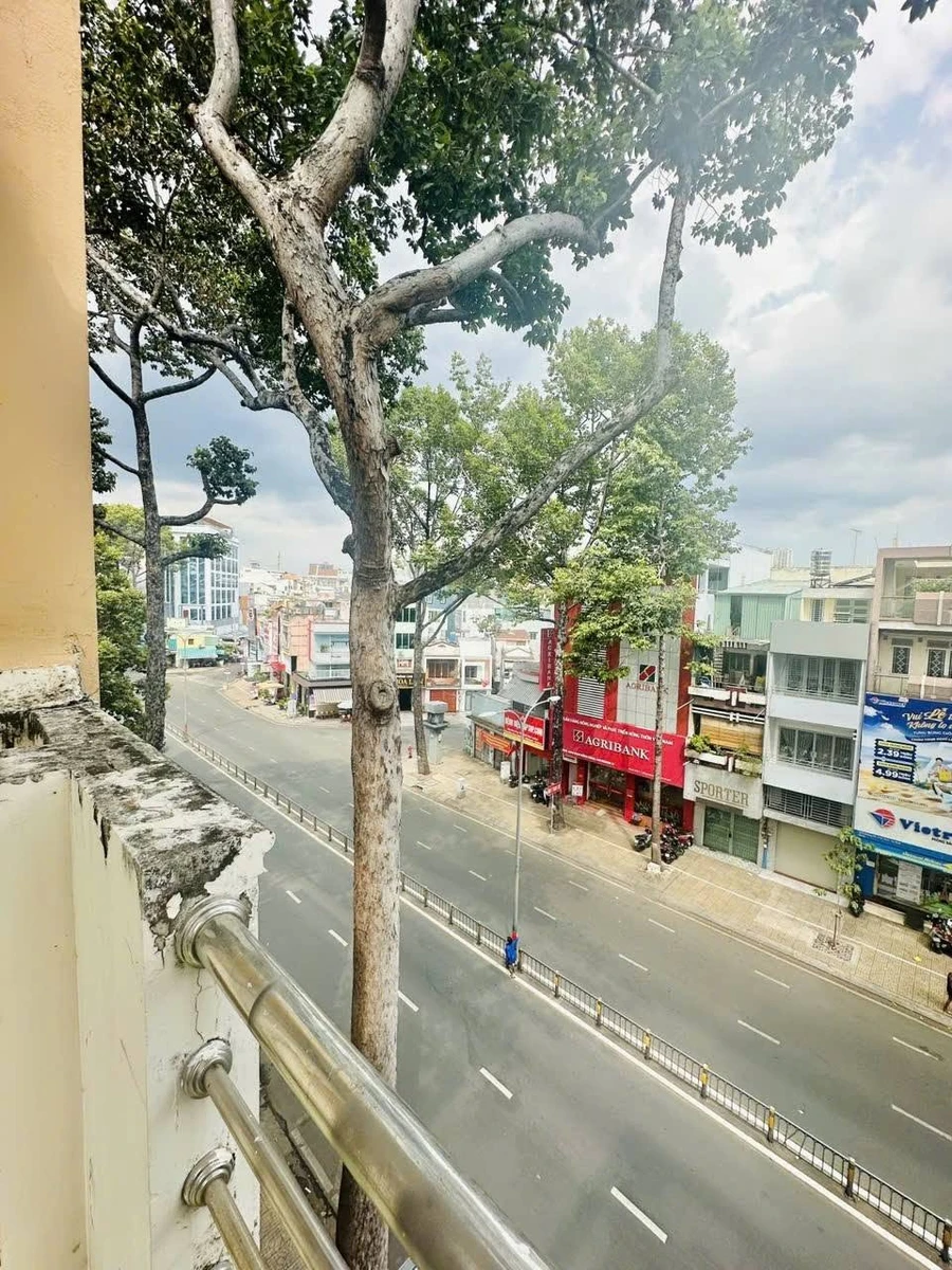 Bán nhà mặt tiền 3 Tháng 2, 50m2, 6 phòng ngủ, Quận 1 - Ảnh 1