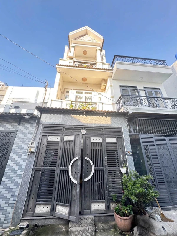 Bán nhà mặt tiền kinh doanh 81.6m² tân cổ điển 2.35 tỷ 4000mv