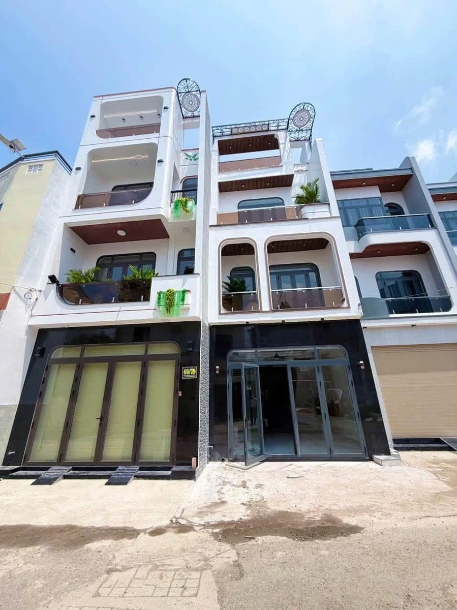 Bán nhà 1 trệt 2 lầu 73m2, 4PN, tặng full nội thất, giá 5,5 tỷ, Phường Hóa An, Biên Hòa - Ảnh 1