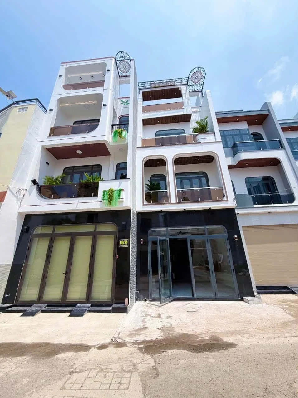 Bán nhà 1 trệt 2 lầu 73m2, 4PN, tặng full nội thất, giá 5,5 tỷ, Phường Hóa An, Biên Hòa - Ảnh 1