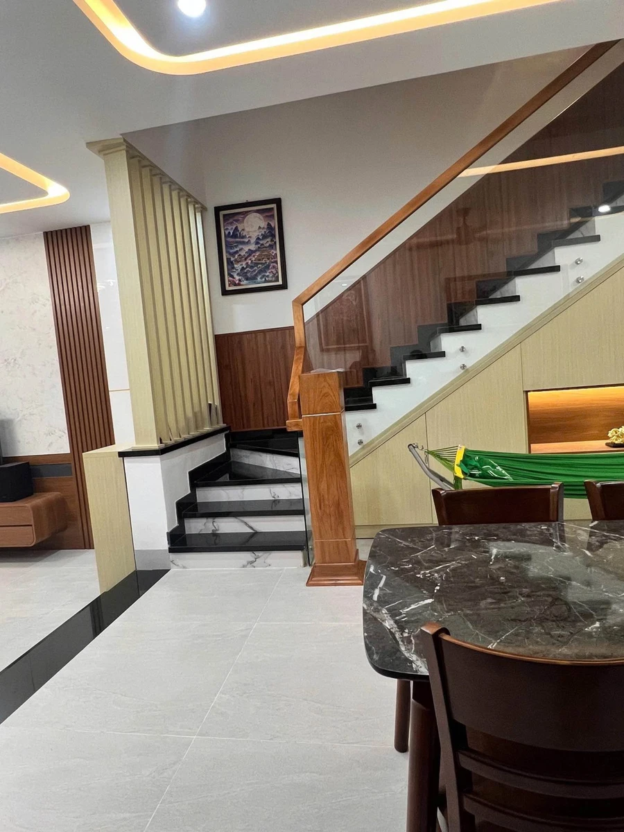 Bán nhà 1 trệt 2 lầu Ngô Văn Năm Thủ Đức, 98,5m², 7 tỷ - Ảnh thu nhỏ 3