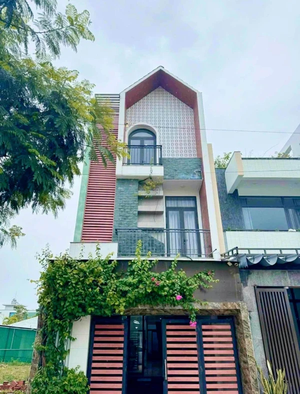 Nhà 3 tầng mặt tiền 219m² Phú Mỹ, Quảng Ngãi 3 tỷ 390 triệu