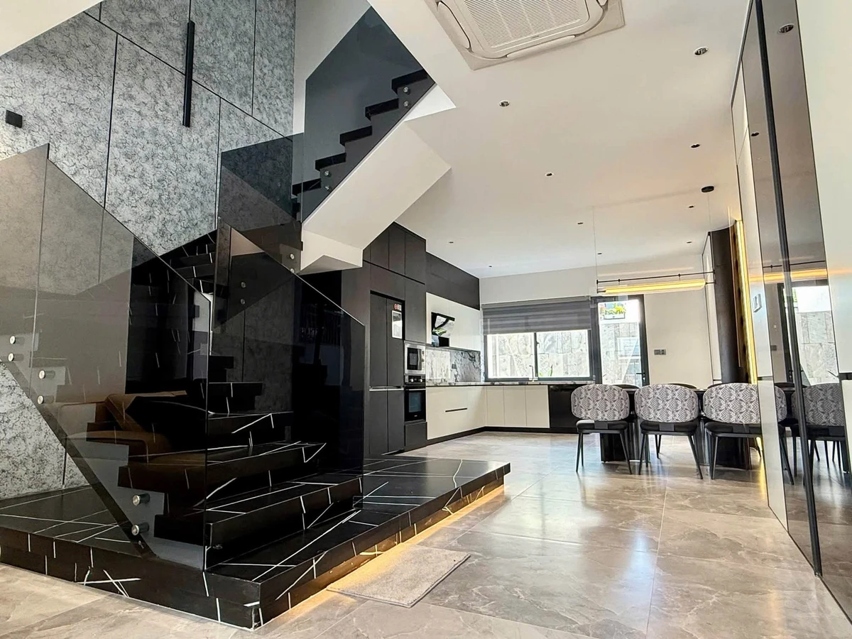 Bán nhà 3 tầng 3PN 100m2 nội thất cao cấp Mỹ Gia - Ảnh thu nhỏ 2