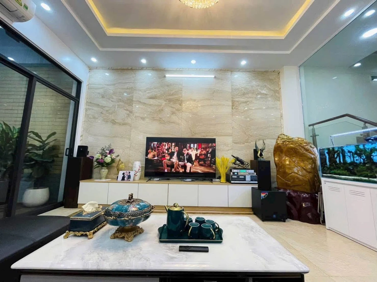 Bán nhà 4 tầng 92m2 mặt đường Hoàng Thế Thiện, Hải Phòng, giá 13 tỷ - Ảnh 1