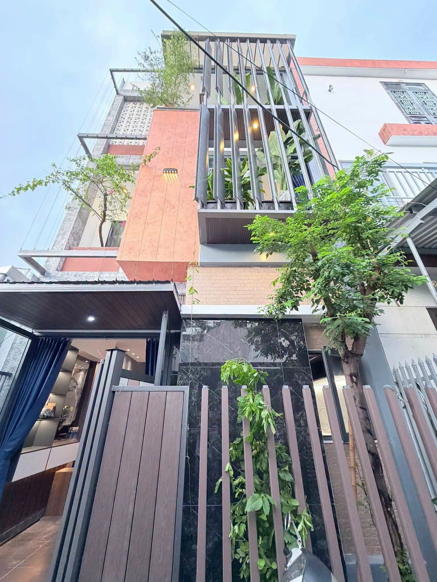 Bán nhà 3 tầng 160m² có 4 phòng ngủ Quận 5 - Ảnh 1