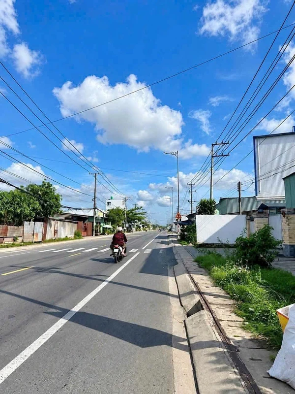 Bán nhà mặt tiền Tỉnh lộ 833, 204m², 5 phòng ngủ, phường Long An, Tây Ninh