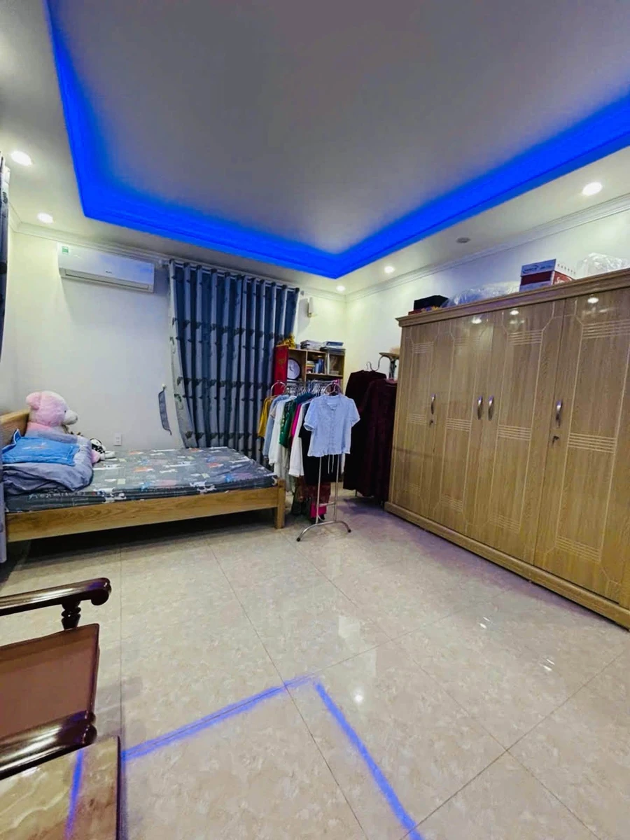 Bán nhà 3 tầng 109m2 ngõ 5 TT Cao Thắng, Hạ Long, ô tô đỗ cửa, giá 5,999 tỷ - Ảnh thu nhỏ 4