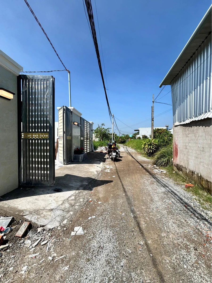 Bán nhà 3PN hoàn thiện gần KCN Tân Đức 134m² - Ảnh 1