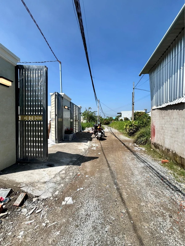 Bán nhà 3PN hoàn thiện gần KCN Tân Đức 134m²