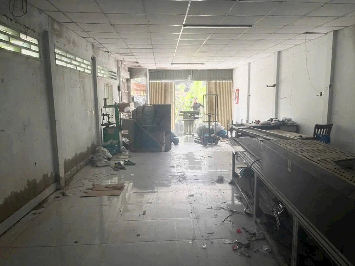 Sang nhượng nhà kho mặt tiền đường Lương Văn Chấn, phường Khánh Hậu, Tân An, 125m2, giá 1,199 tỷ - Ảnh thu nhỏ 3