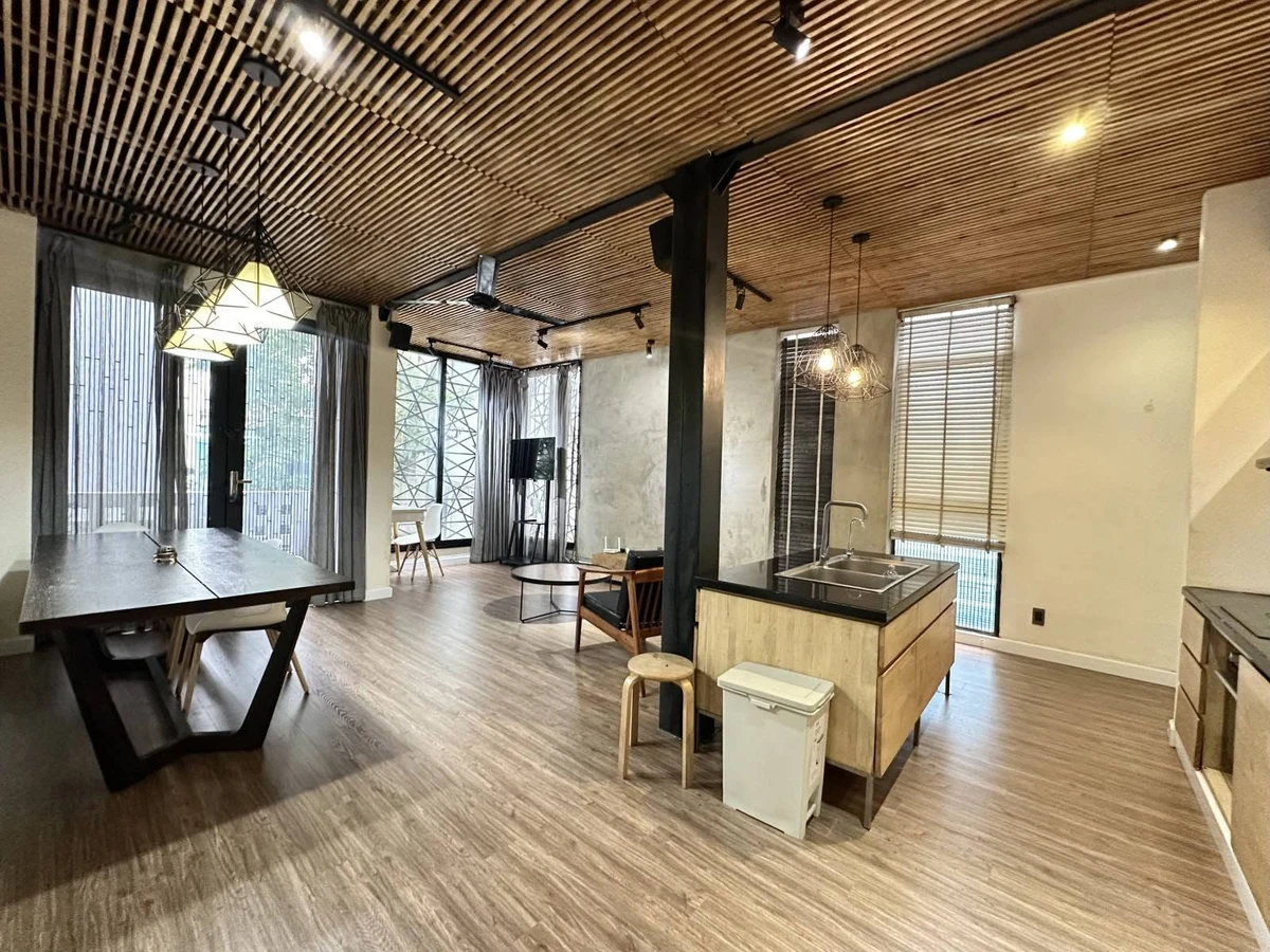 Bán nhà góc Quận 1, 52m² - 3PN, nội thất gỗ - Ảnh thu nhỏ 2