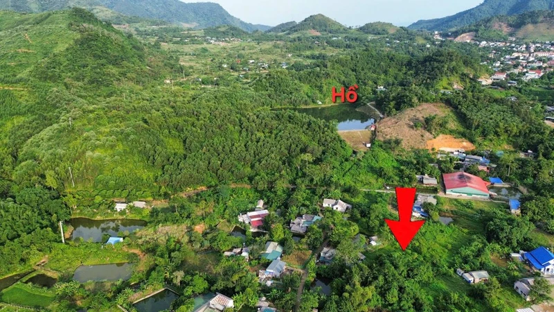 Bán đất 1400m² (400m² thổ cư) bám suối Đà Bắc Hòa Bình 900 triệu
