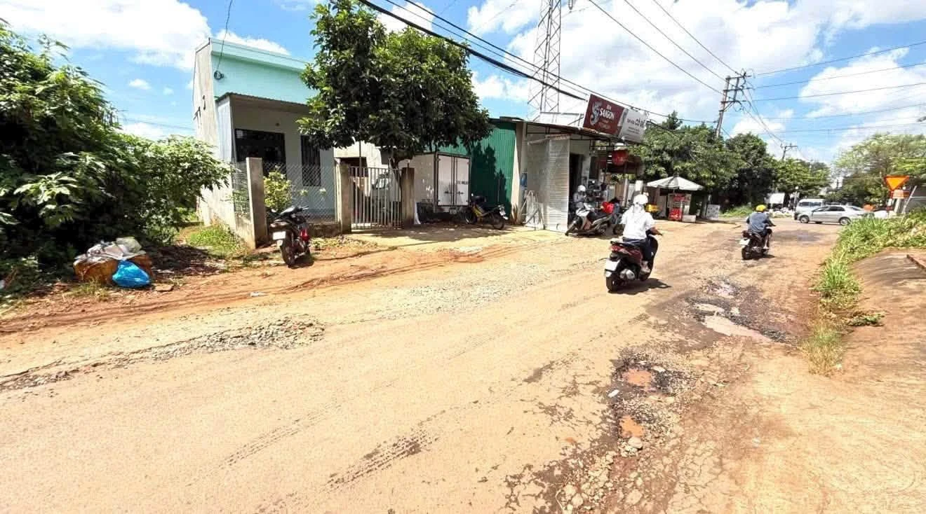 Bán đất mặt tiền 102m² ngã 4 Mai Thị Lựu 4,35 tỷ - Ảnh 1
