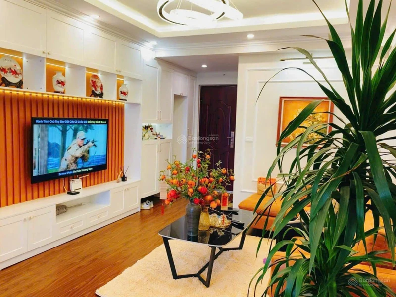 Chính chủ cần bán nhanh căn 04 tòa E tầng đẹp giá 2,1 tỷ bao phí, đã sẵn khách thuê lâu dài