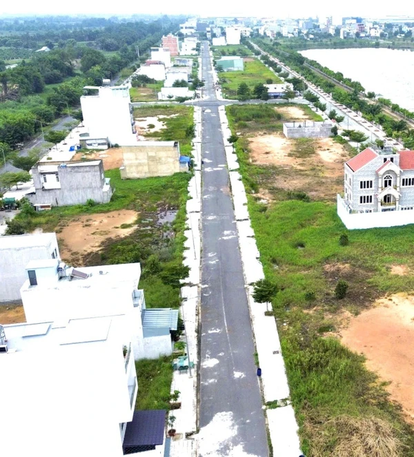 Bán nhanh 1 lô hiếm có biệt thự view hồ 10x17,5m - sổ hồng sang tên giá 2,9 tỷ