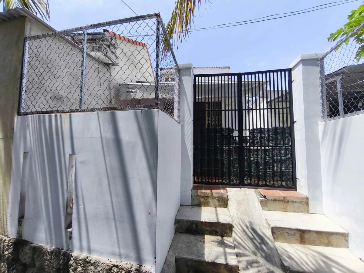 Bán nhà 2 tầng 116,3m2, 5 phòng ngủ gần chợ Bình Tân, Nam Nha Trang giá 2,5 tỷ - Ảnh thu nhỏ 3