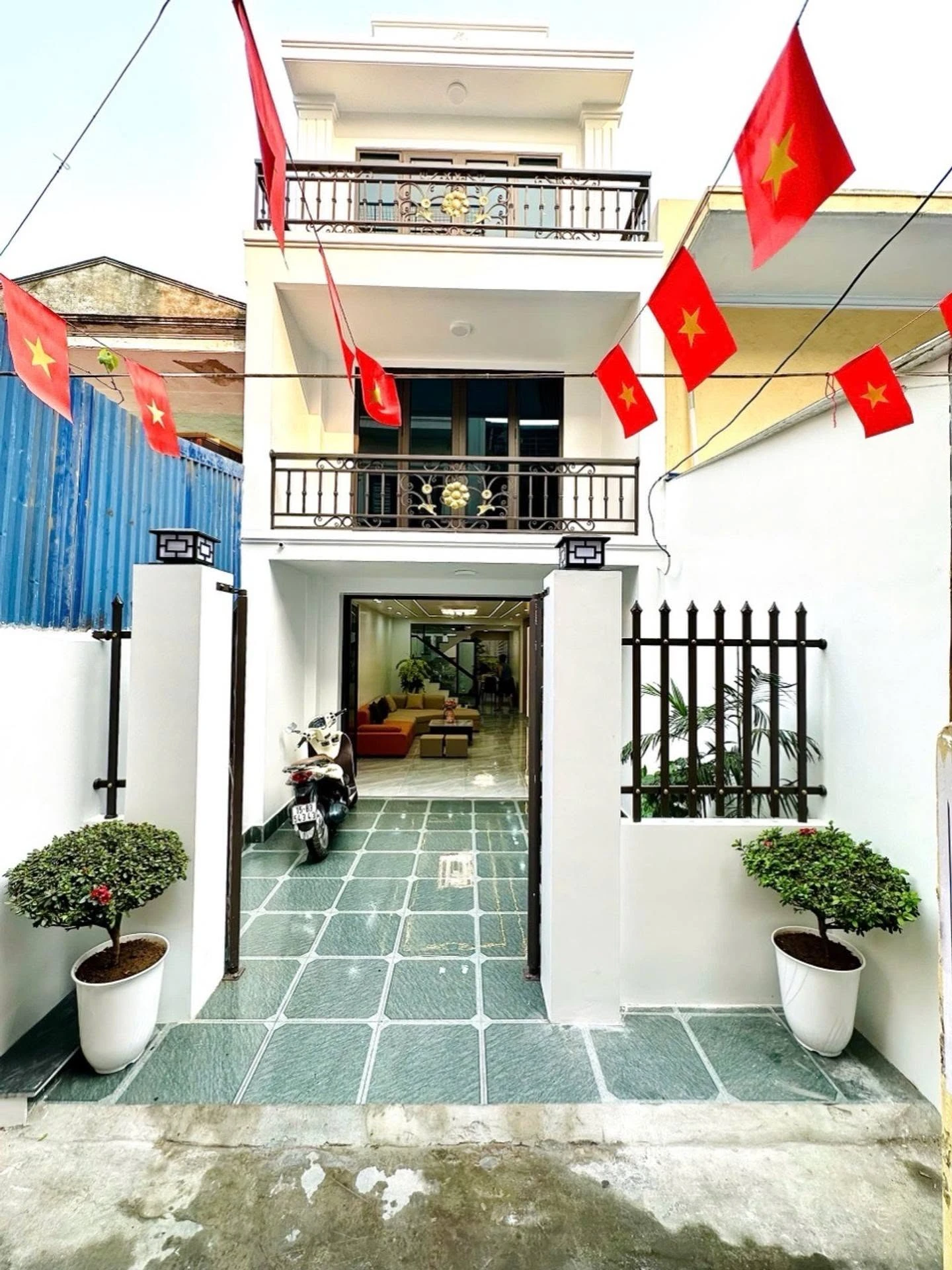 Bán nhà 3 tầng độc lập 70m2 có nội thất, 3.48 tỷ - Ảnh 1