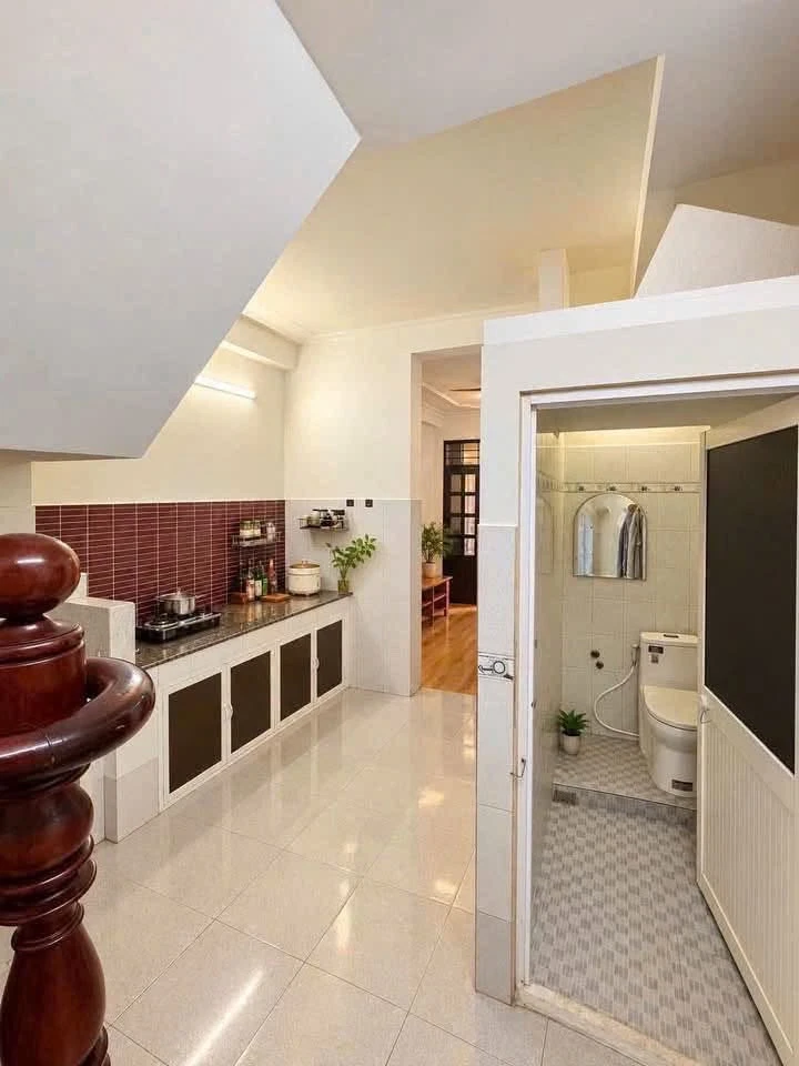 Bán nhà 3 tầng 150m2, 3PN, Quận 10, nhỉnh 5 tỷ - Ảnh thu nhỏ 2
