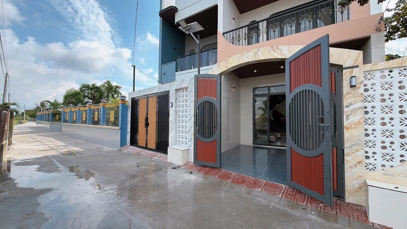 Bán nhà mặt tiền 1 trệt 1 lầu 5x26m, 3PN, gần KCN Cầu Tràm, Cần Đước
