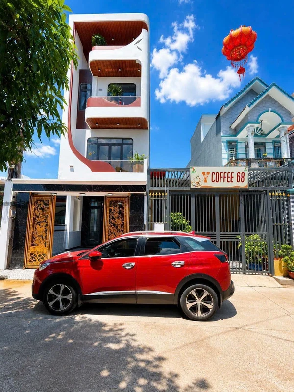 Bán nhà 3 lầu 100m² Dĩ An, nội thất cao cấp 7.8 tỷ