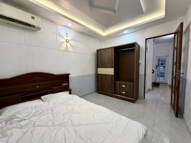 Bán nhà 5 tầng 35m² 4PN có giếng trời Phan Xích Long - Ảnh thu nhỏ 2