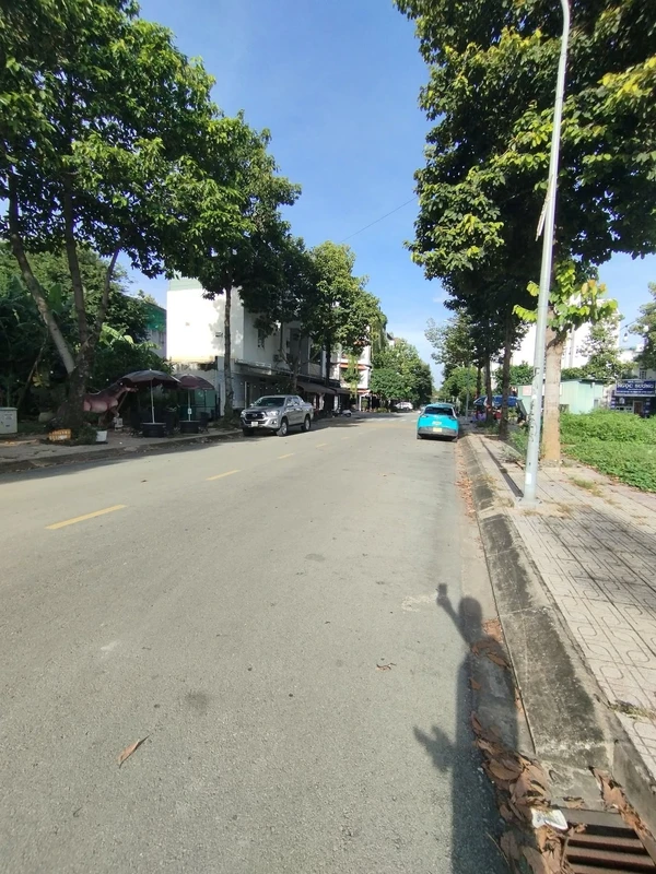Bán nhà mặt tiền 3 tầng 4,2x20m đường N3 KDC D2D Biên Hòa giá 8,5 tỷ