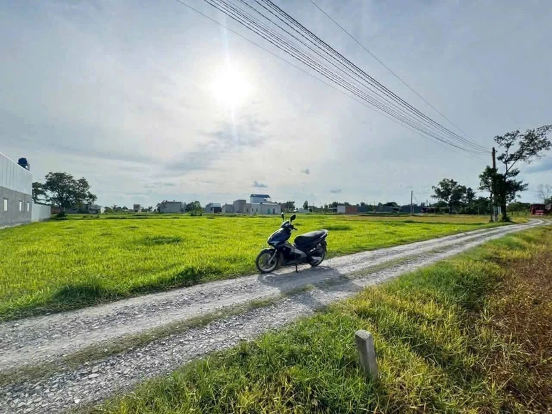Bán 1000m2 đất có 300m2 thổ cư, sổ hồng riêng tại Mỹ Hạnh Nam, Đức Hòa, Long An