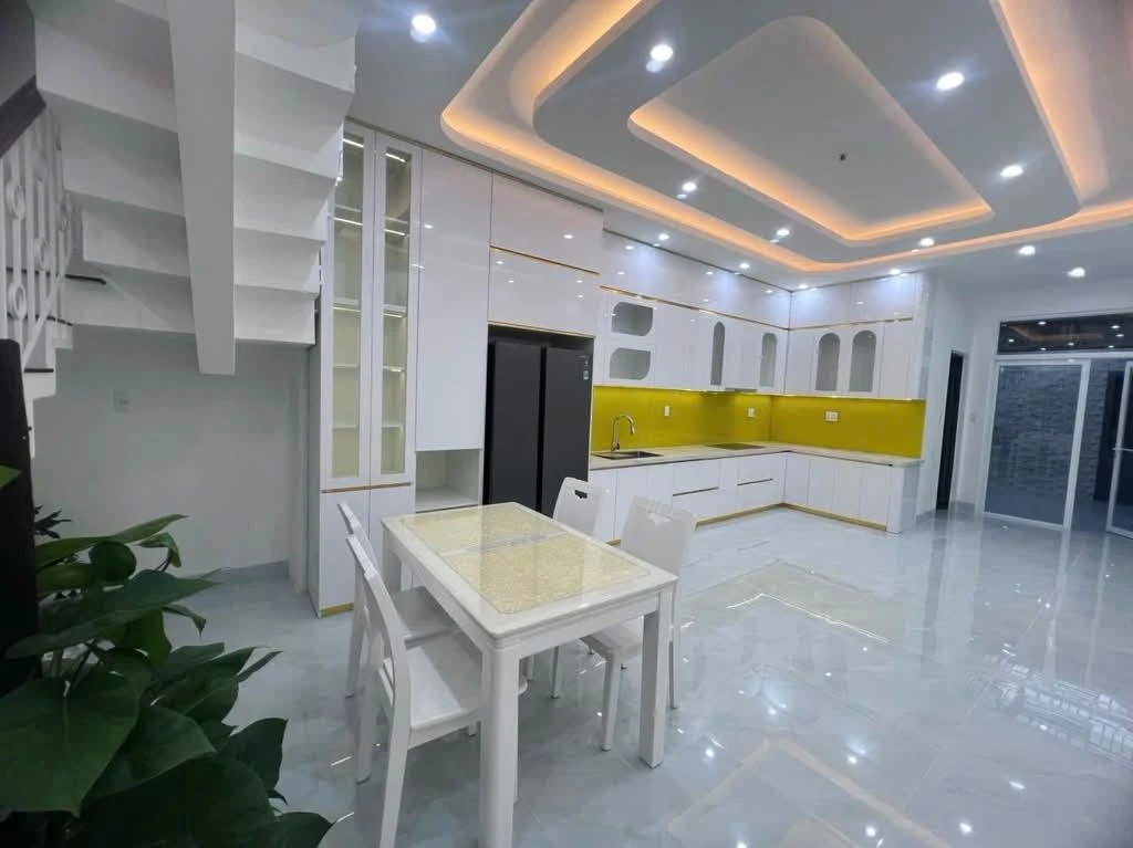 Bán nhà 1 trệt 2 lầu mặt tiền 100m² Nguyễn Thiện Thuật Quận 12 - Ảnh thu nhỏ 3