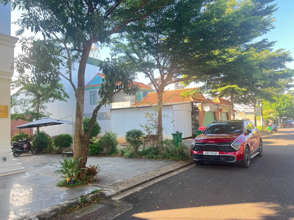 Bán nhà 2 mặt tiền đường Phan Đăng Lưu 6x18m, view hoa viên khu Metro, Buôn Ma Thuột - Ảnh thu nhỏ 4