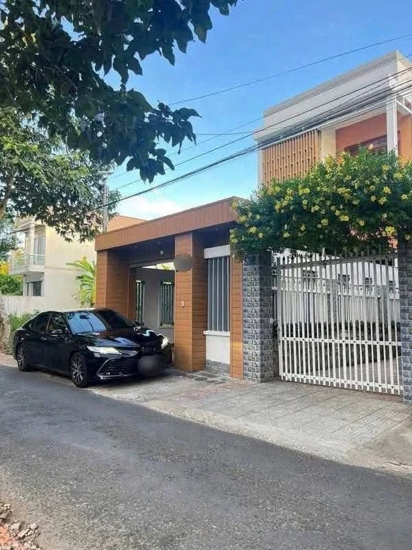 Bán nhà 1 trệt 1 lầu mặt tiền Phú Nhơn, 137m², Bến Tre 2.9 tỷ