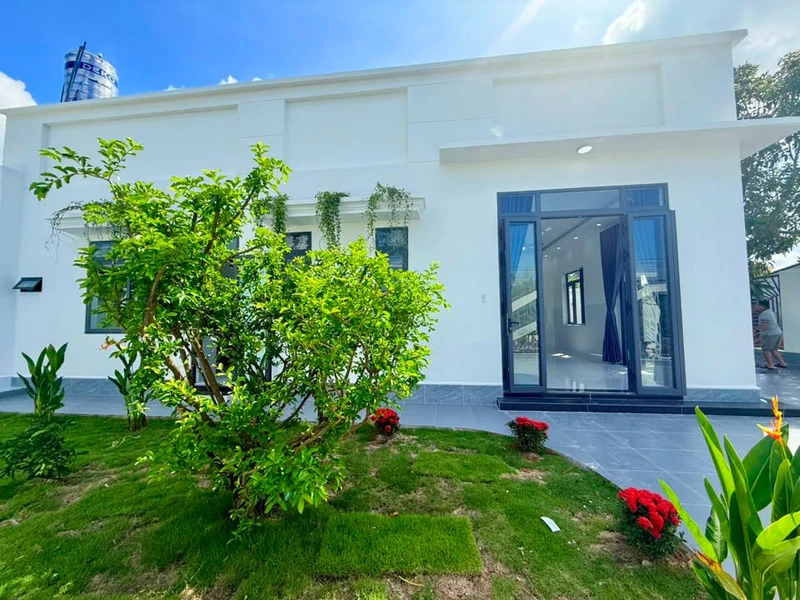 Bán nhà sân vườn mặt tiền 225m² Tây Ninh 1,999 tỷ