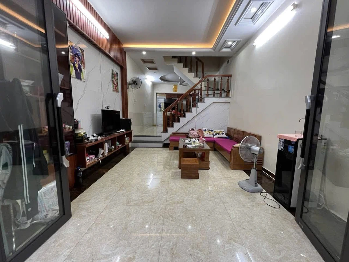 Bán nhà mặt tiền ô tô đỗ cửa 45m², trung tâm, giá 3 tỷ - Ảnh 1