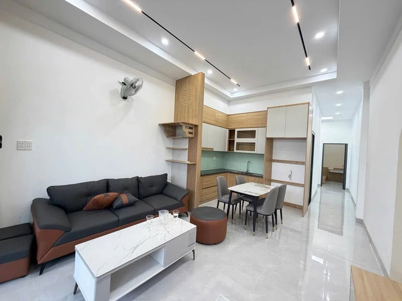 Bán nhà 4x21m full nội thất 2 phòng ngủ giá 990 triệu gần cổng chào Ea Kao, Đắk Lắk