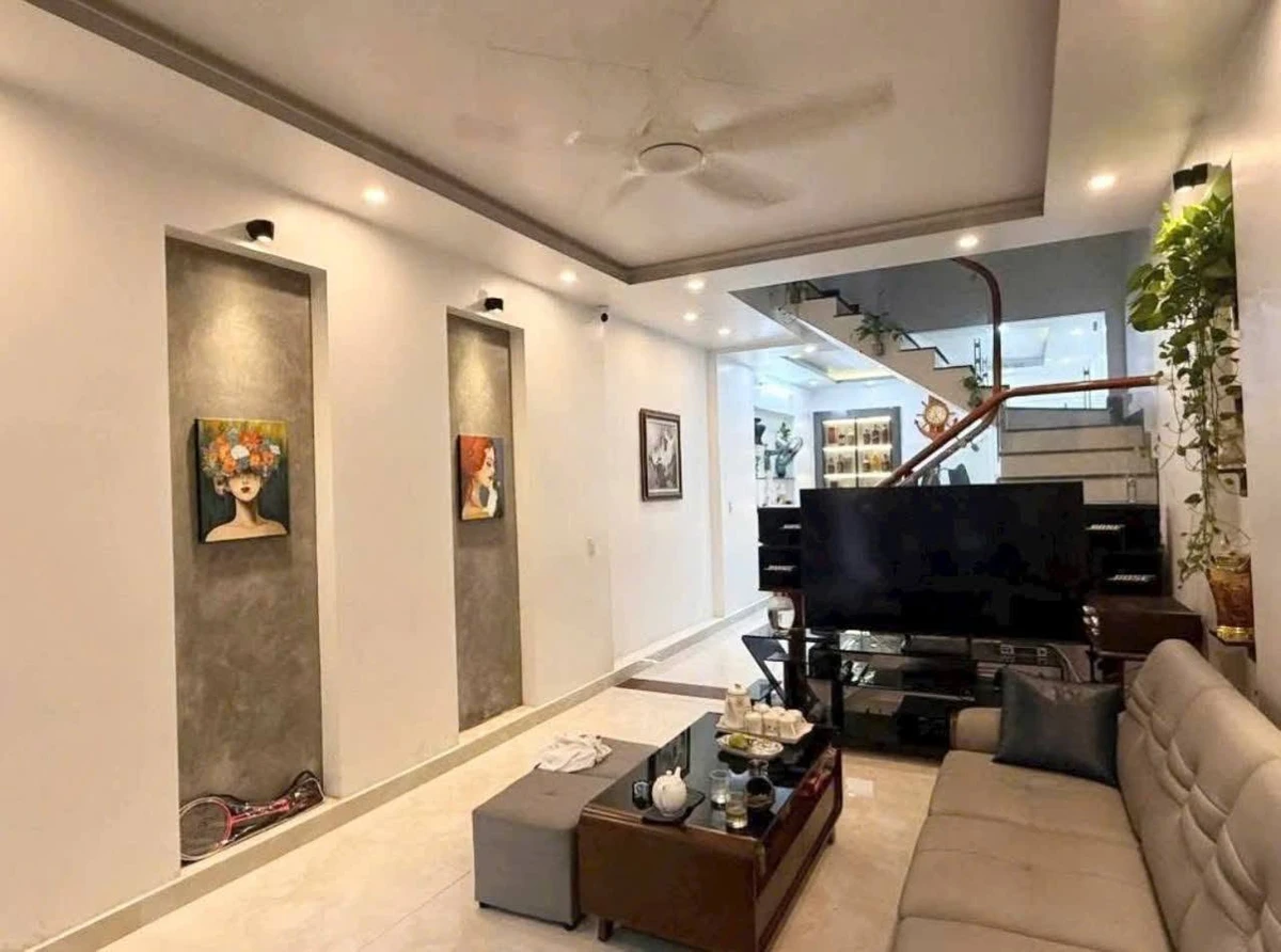 Bán nhà phố 60m² 4 tầng sân cổng phố Trung Hành - Ảnh thu nhỏ 3