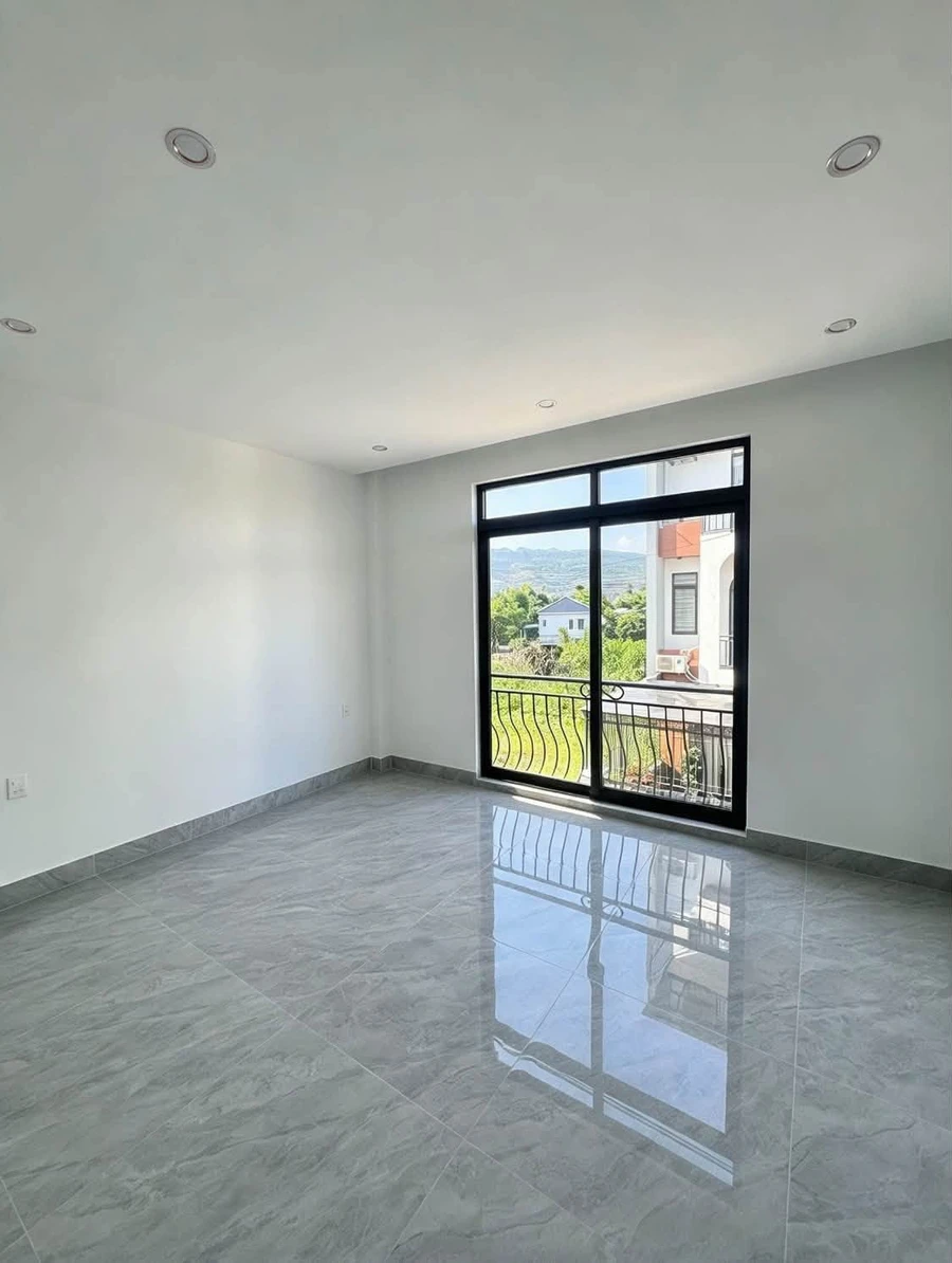 Bán nhà 3 tầng 90m² 3 phòng ngủ 2,7 tỷ - Ảnh thu nhỏ 2